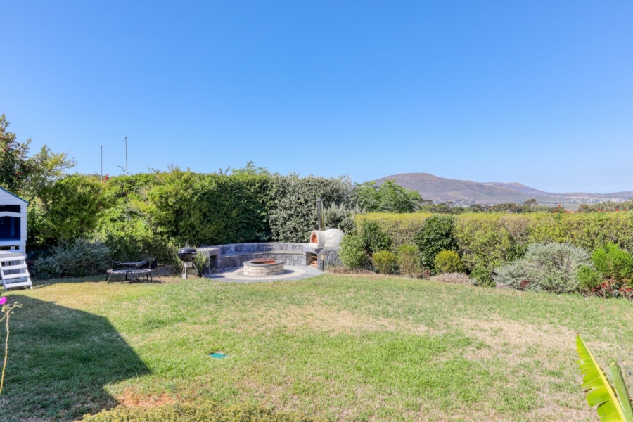 To Let 3 Bedroom Property for Rent in Noordhaven Western Cape